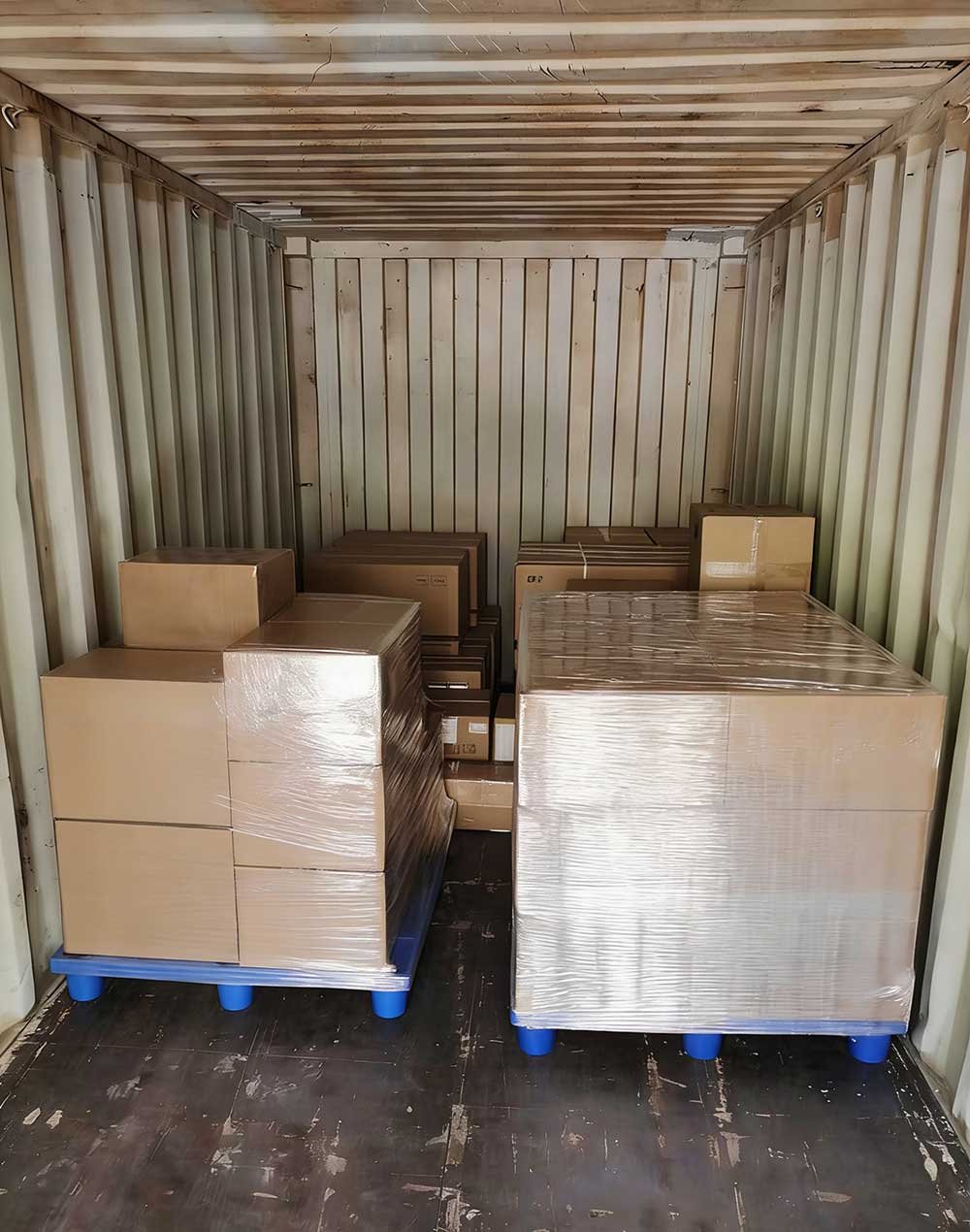 Label tersuai untuk pelanggan di atas trak pengangkutan