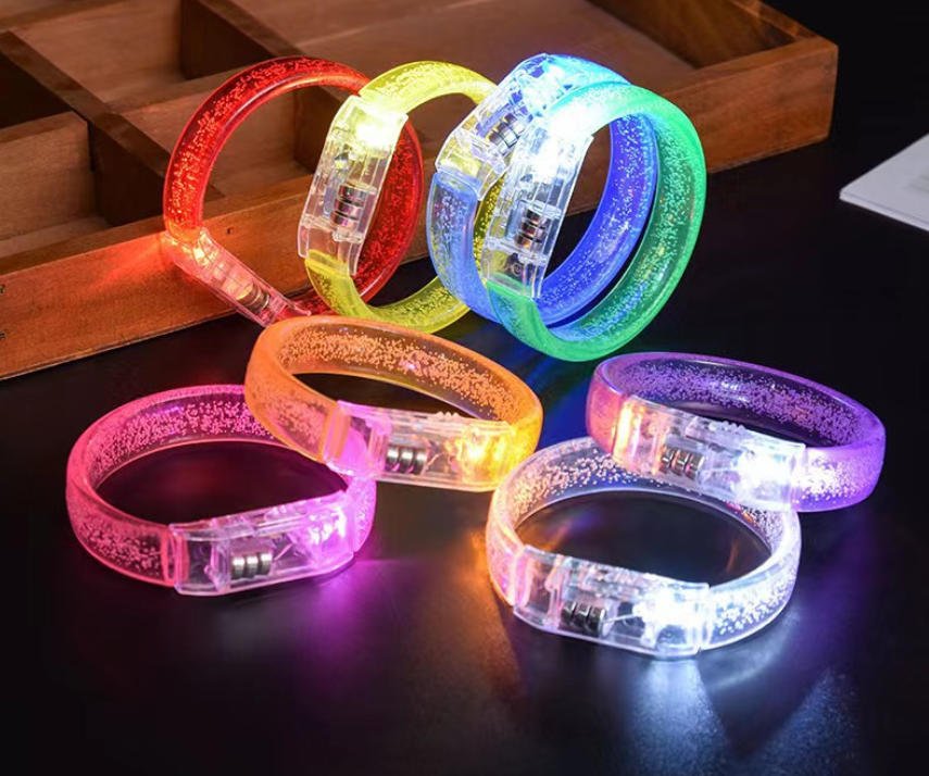 Gelang bercahaya untuk acara malam