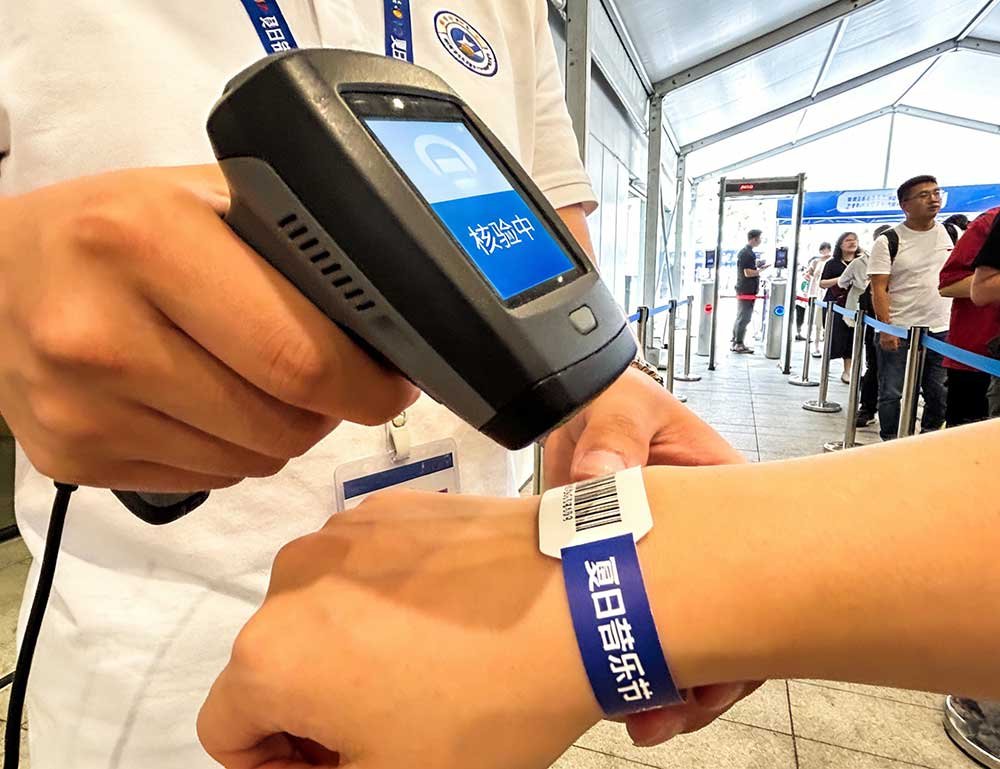 Gelang keselamatan untuk acara